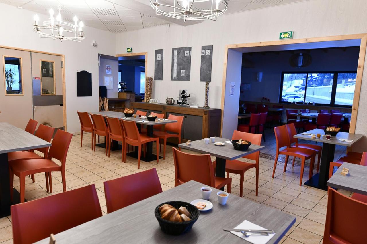 Hotel Restaurant Le Centre Lélex Exterior photo